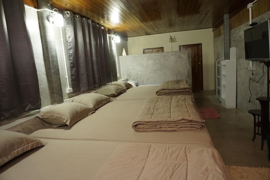 Bansuwan Homestay Amphawa Phòng bức ảnh