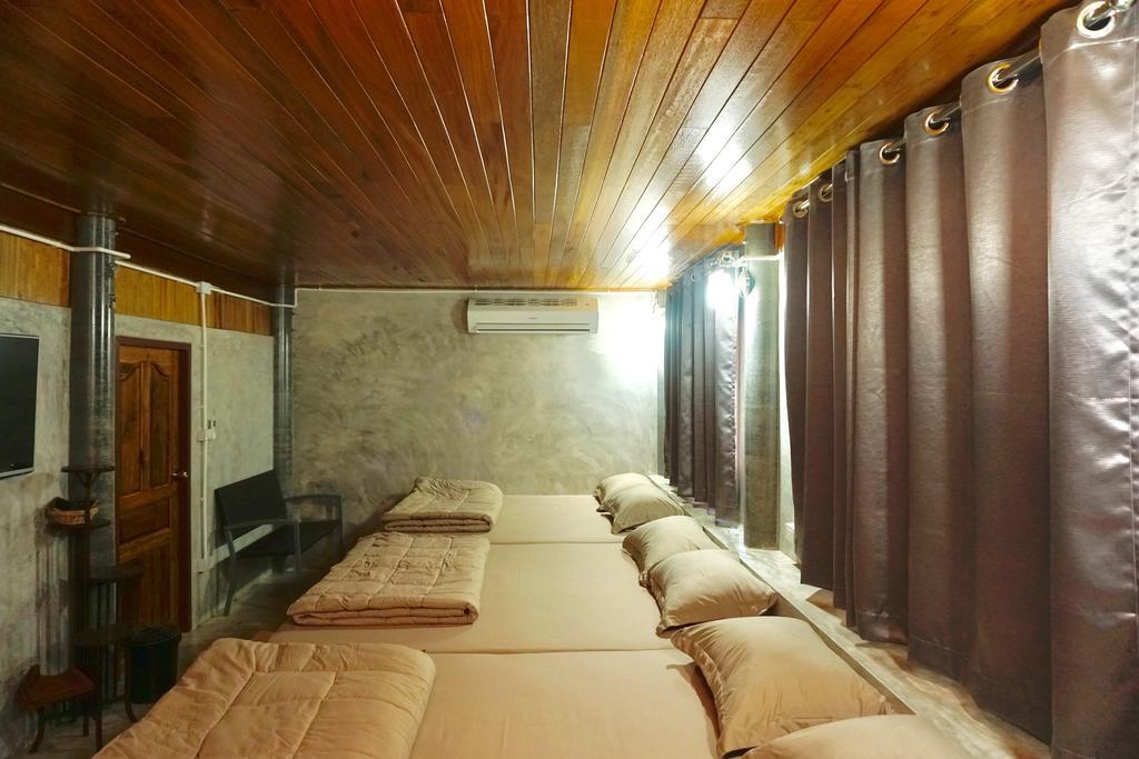 Bansuwan Homestay Amphawa Phòng bức ảnh